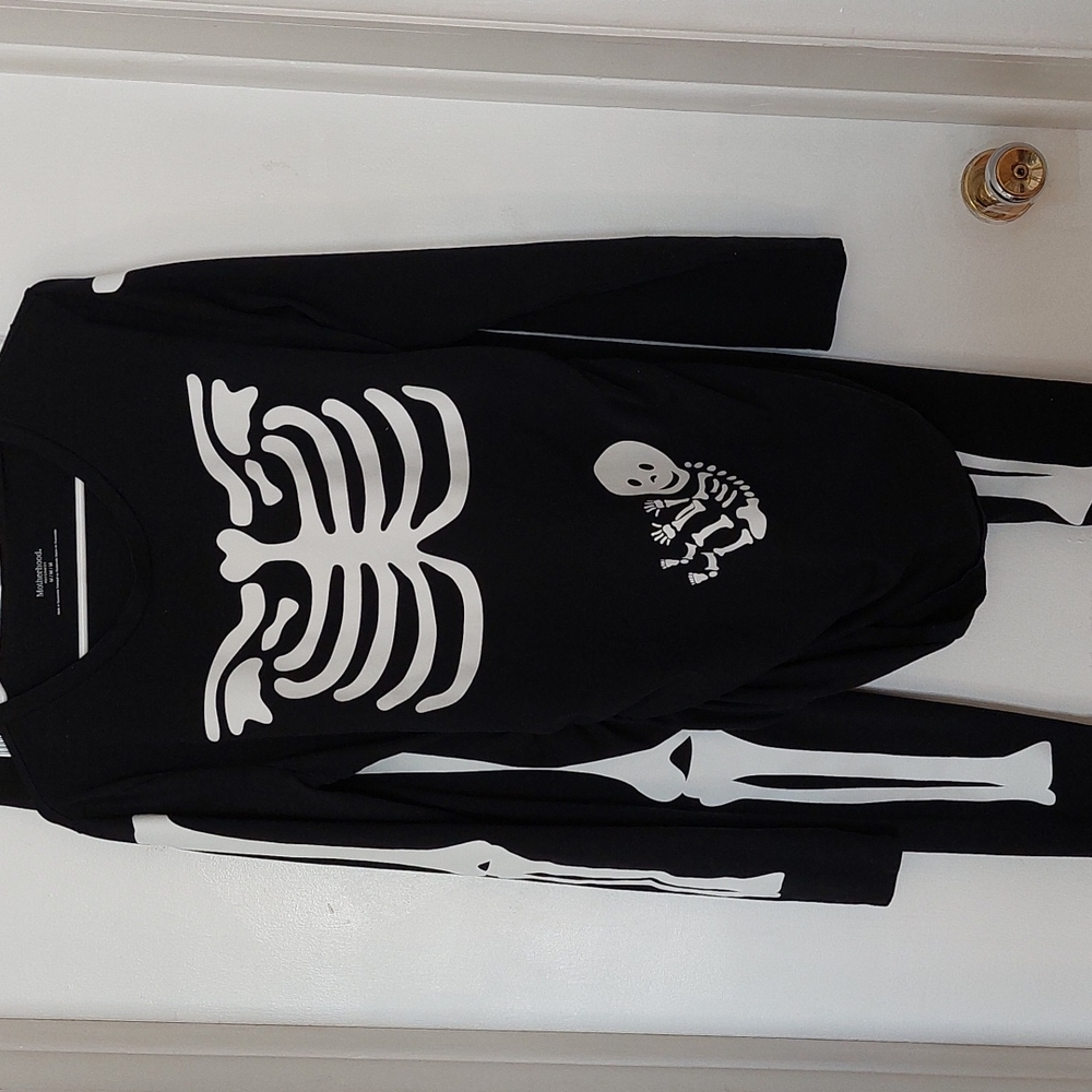 Motherhood  Maternity 2 piece Skeleton with Baby Casual Jersey Outfit, Size Med